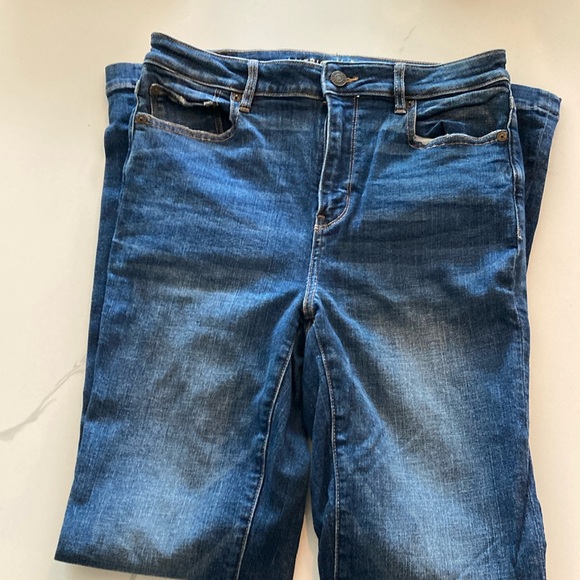 AE Stretch Super High-Waisted Flare Jean:
Size: 8 Regular - Picture 2 of 7